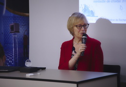 Remise du prix cristal à Perrine Paul-Gilloteaux